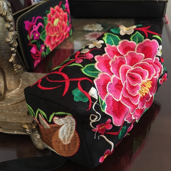2 Peony flower red embroidered black clutch wallet - Picture 2 of 12
